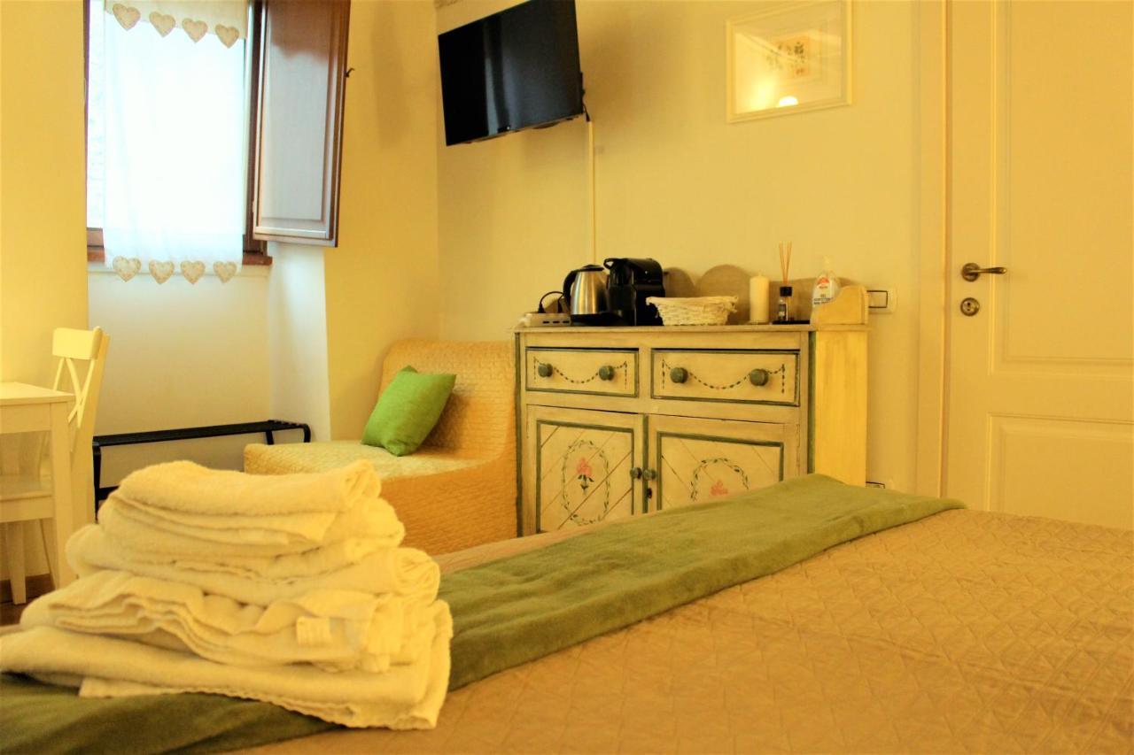 Romantic Suite Губио Екстериор снимка